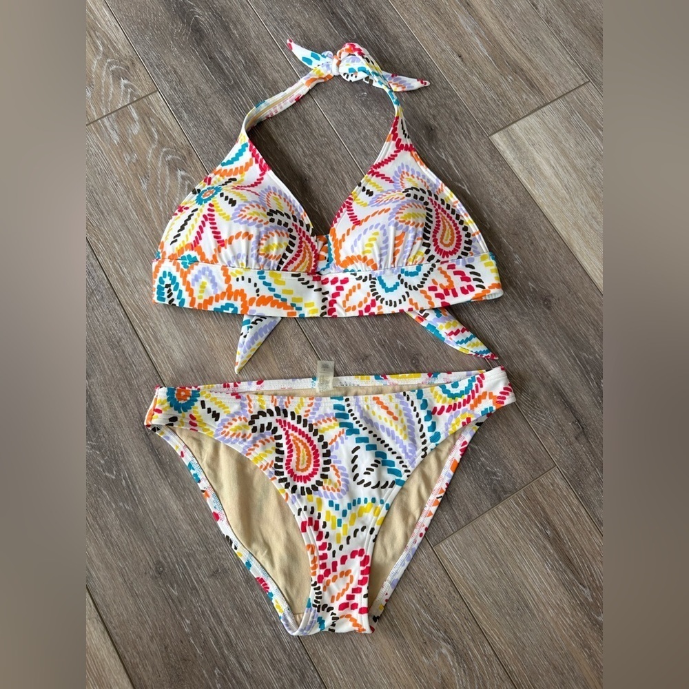 #4) 🏖️ Victoria’s Secret bikini set.